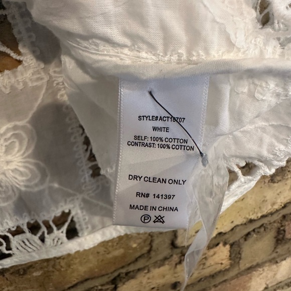 ASTR White Lace Button-Up Blouse - Picture 3 of 4